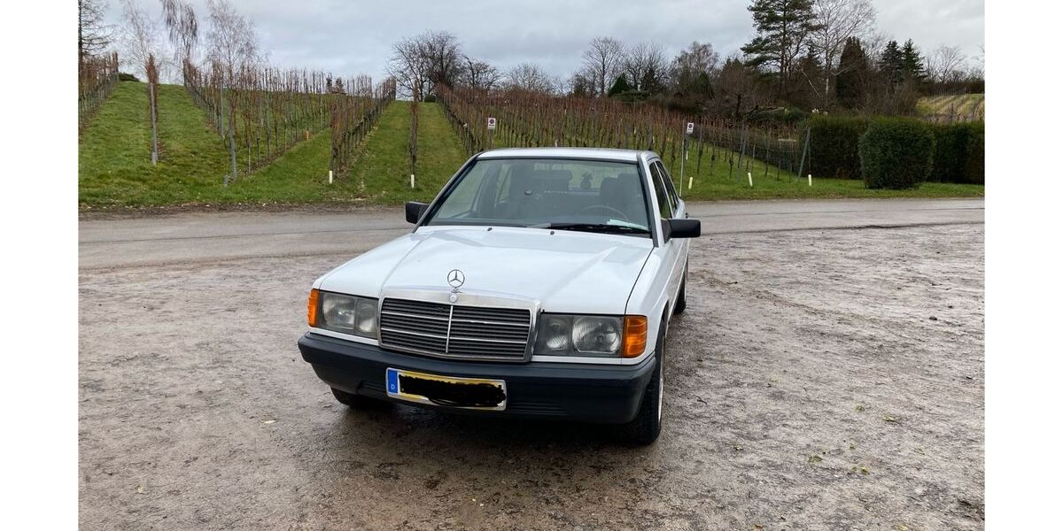Mercedes-Benz 190 302.000 km 5.455 € Weinstadt 71384
