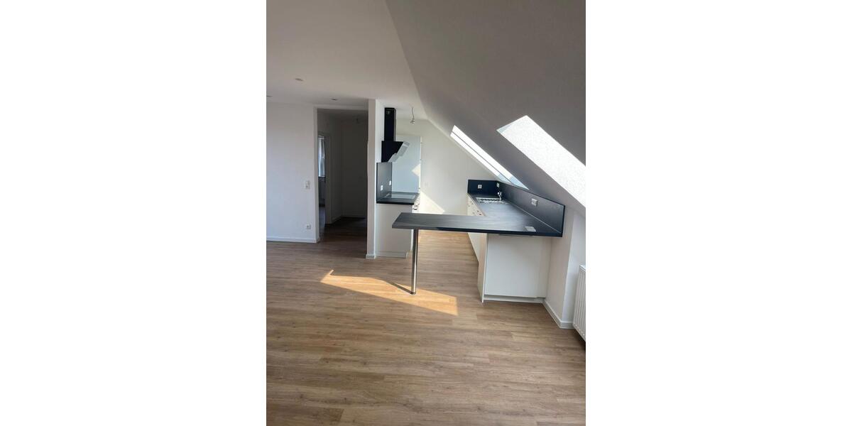 Schöne 3 Zimmer Wohnung mit Parkplatz, Balkon und Garten 3 zimmer