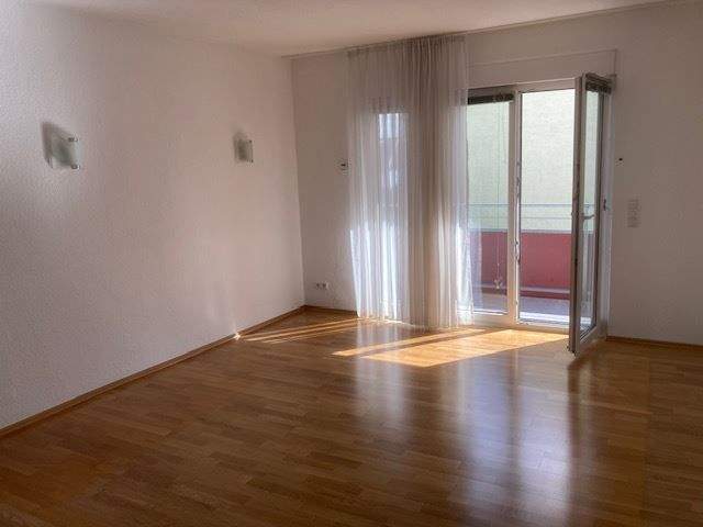 Zentrale doch ruhige Lage mit großem Balkon 3 zimmer