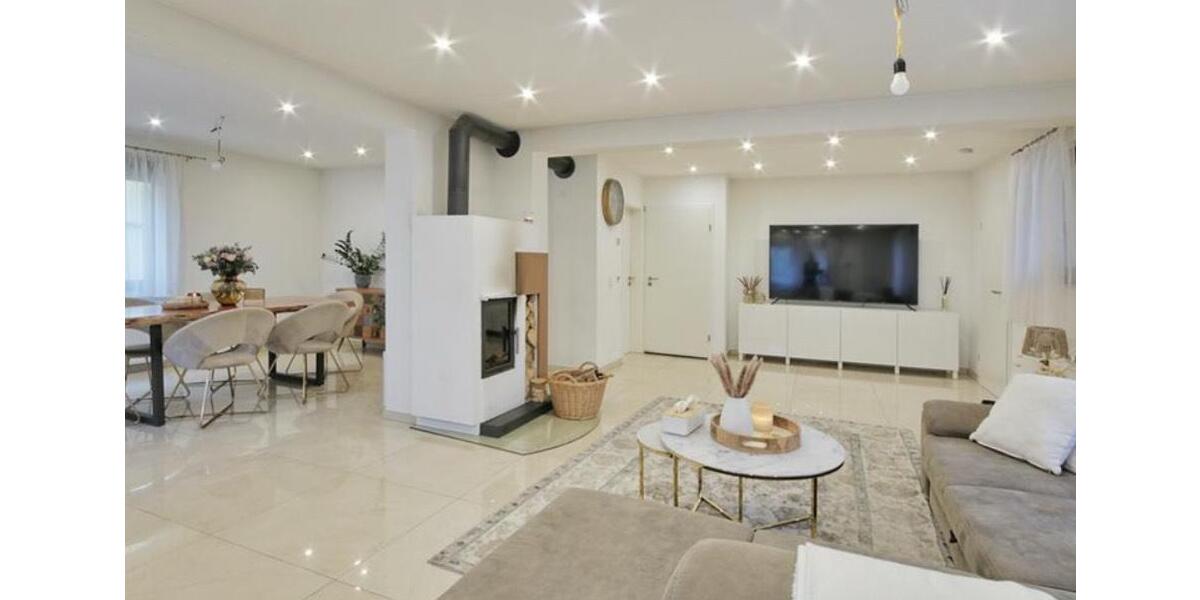 Stilvoll sanierte, vollmöblierte freistehende Stadtvilla+ Garten 8.5 zimmer