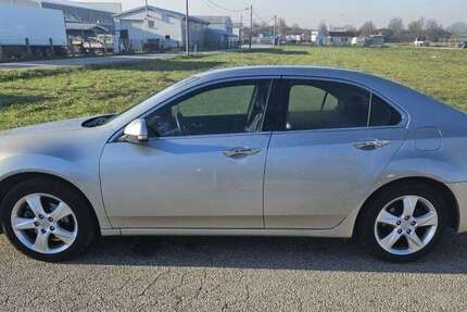 Honda Accord 241.000 km 2.600 € Stuttgart 70178