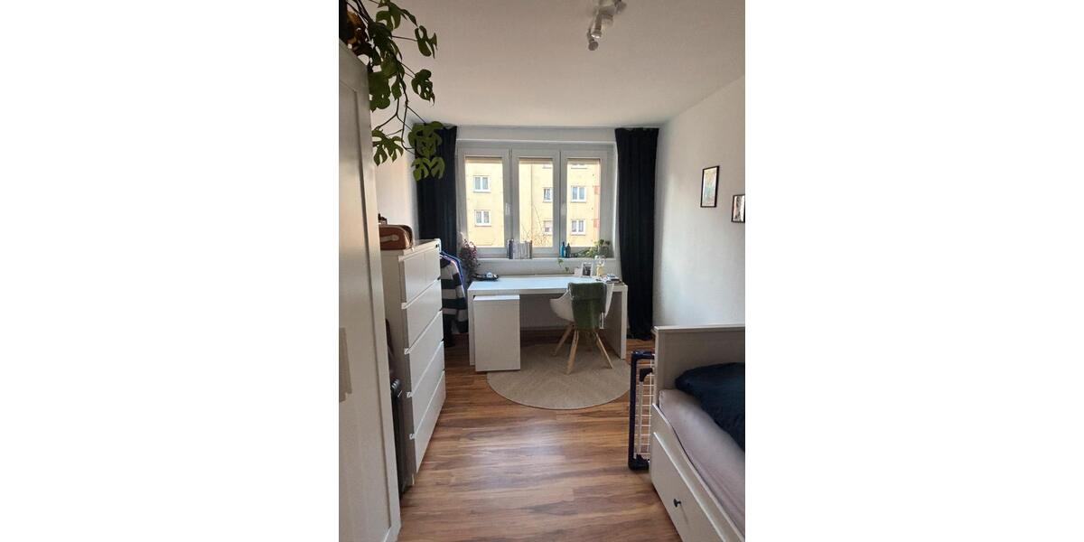 Helles, möbliertes WG- Zimmer in 2er WG nahe ÖPNV, PH unf FH 1 zimmer