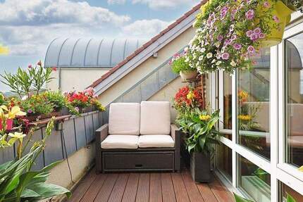 DG-Wohnung mit ca. 60 m² Gesamtfläche, Balkon und toller Aussicht 2 zimmer