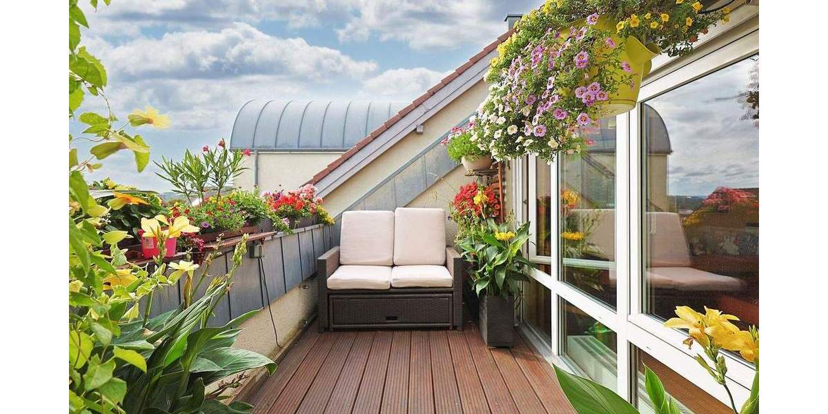 DG-Wohnung mit ca. 60 m² Gesamtfläche, Balkon und toller Aussicht 2 zimmer