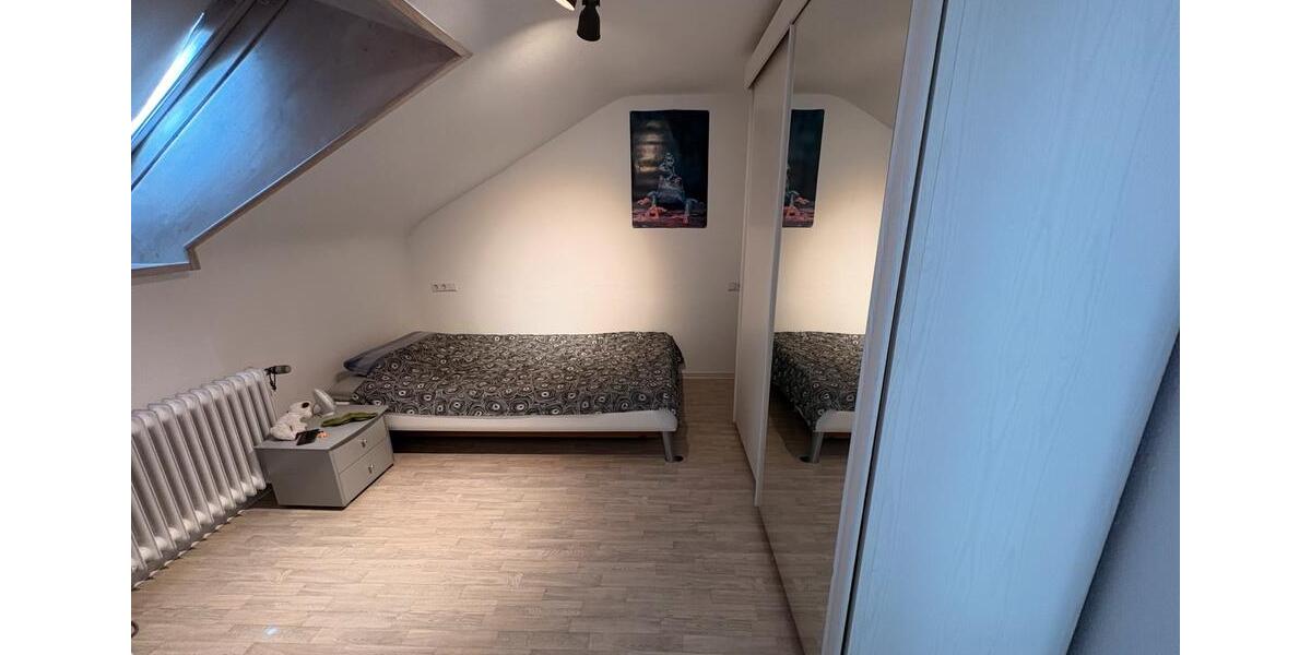 Dachgeschoßwohnung Stuttgart Feuerbach - 2.5 Zimmer, 35 m&sup2;, 165.000&euro; | Angebot:27003083