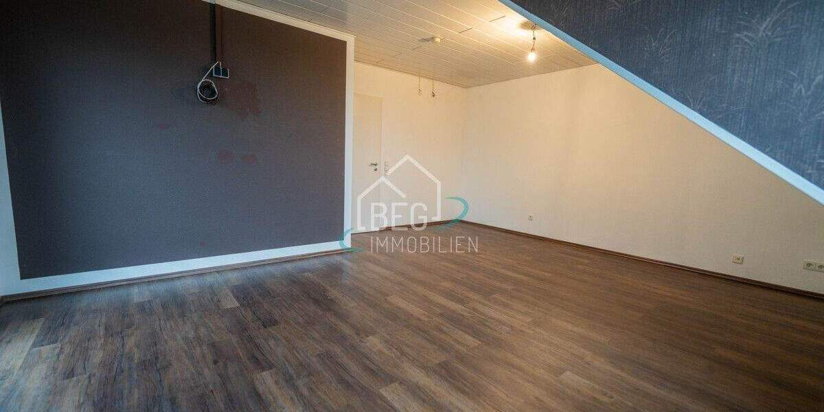 Gartenidylle trifft Wohnkomfort: Doppelhaushälfte mit Einliegerwohnung 4 zimmer