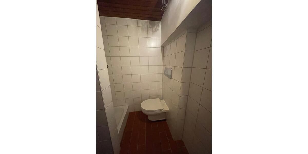 Von privat: 1 12 Zimmerwohnung in historischem Haus in Esslingen 2 zimmer