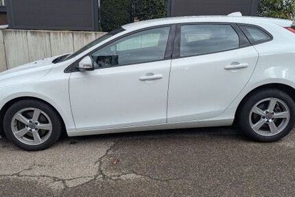 Volvo V40 111.400 km 13.700 € Notzingen 73274