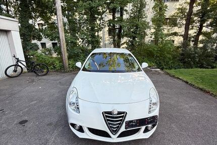 Alfa Romeo Giulietta 130.000 km 6.500 € Metzingen 72555