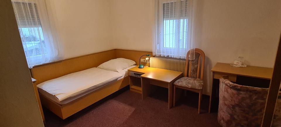 Ein Zimmer mit Bad und Wc 1 zimmer