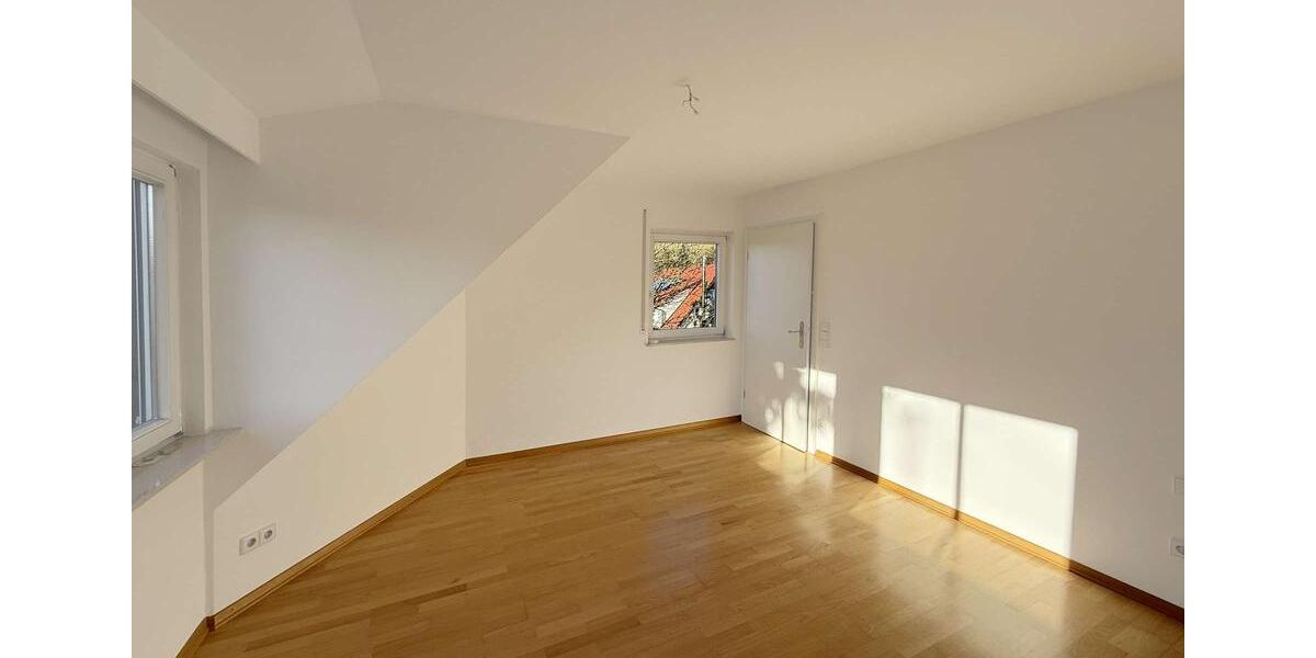 Einfamilienhaus Nürtingen - 5.5 Zimmer, 175 m&sup2;, 2.700&euro; | Angebot:24571134