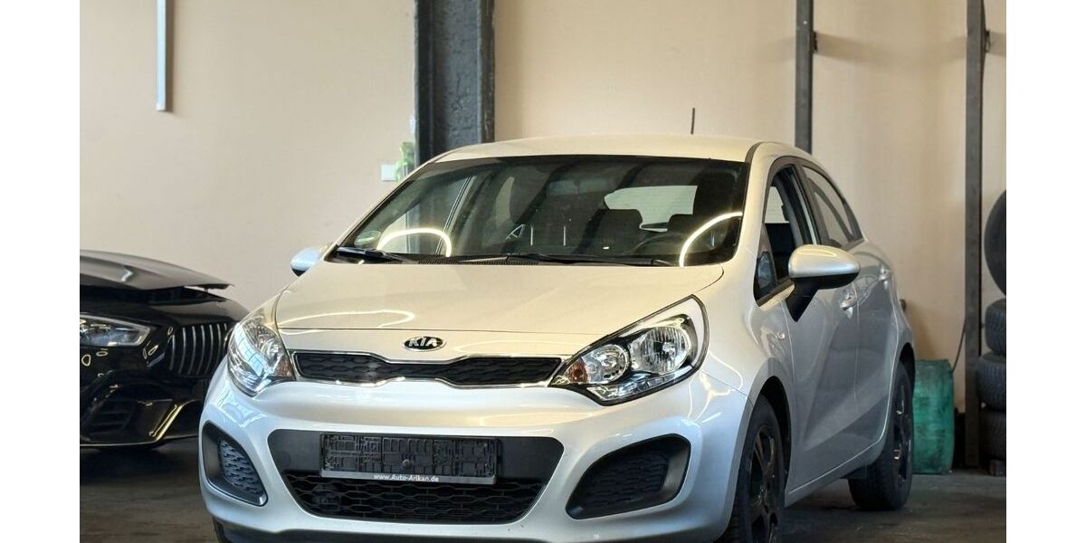 Kia Rio 81.600 km 7.900 &euro; Stuttgart 70374