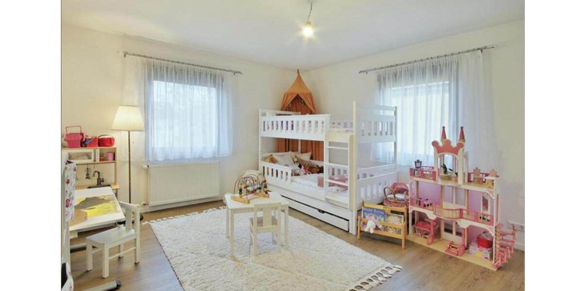 Stilvoll sanierte, vollmöblierte freistehende Stadtvilla+ Garten 8.5 zimmer