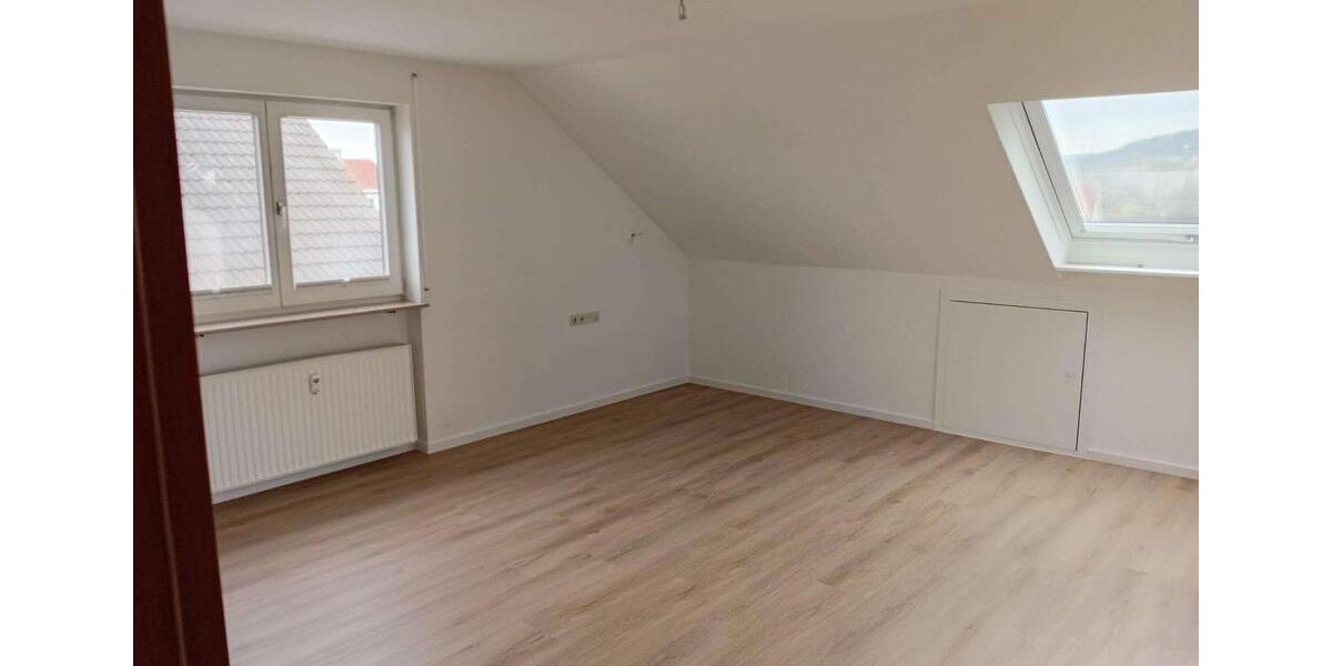 Dachgeschoßwohnung Kernen im Remstal - 3.5 Zimmer, 113 m&sup2;, 1.095&euro; | Angebot:25073823