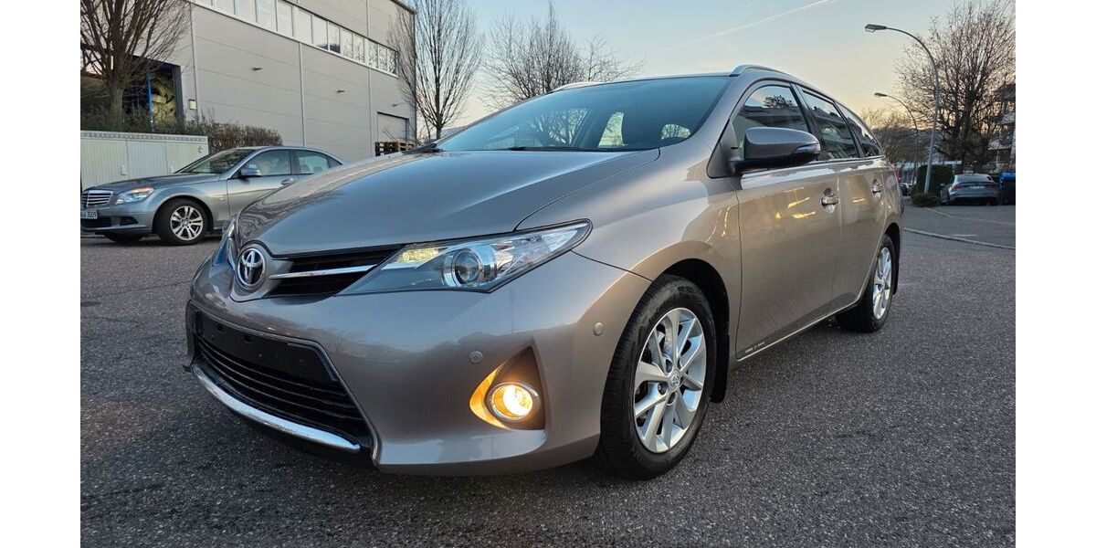 Toyota Auris 37.128 km 10.800 € Fellbach 70736