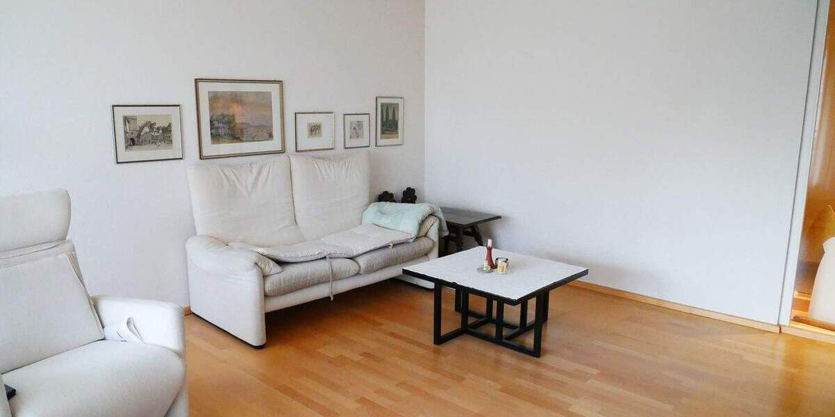 Gepflegte 3,5-Zimmer-Wohnung in Esslingen-Sulzgrieß mit TG-Stellplatz und Südbalkon 3 zimmer