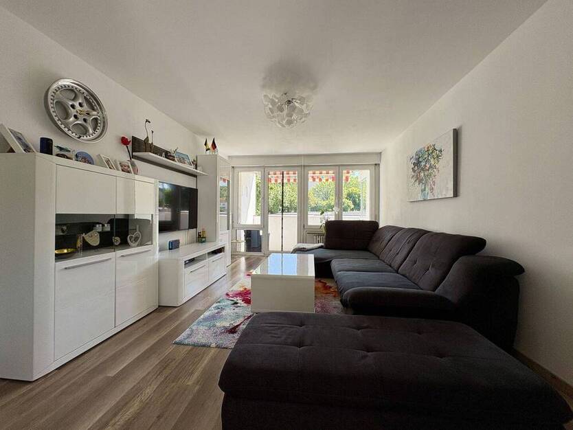 Komplett renovierte 3,5-Zimmer Wohnung mit Einbauküche - sofort bezugsfrei !