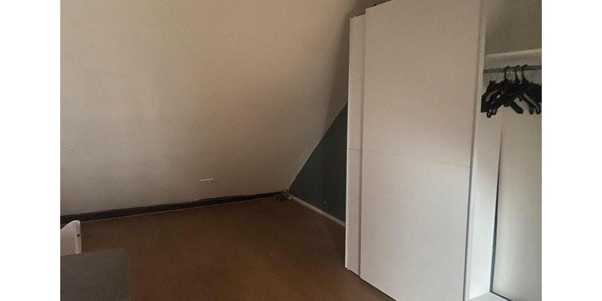 Einfamilienhaus Nürtingen - 6 Zimmer, 250 m&sup2;, 2.300&euro; | Angebot:25047803