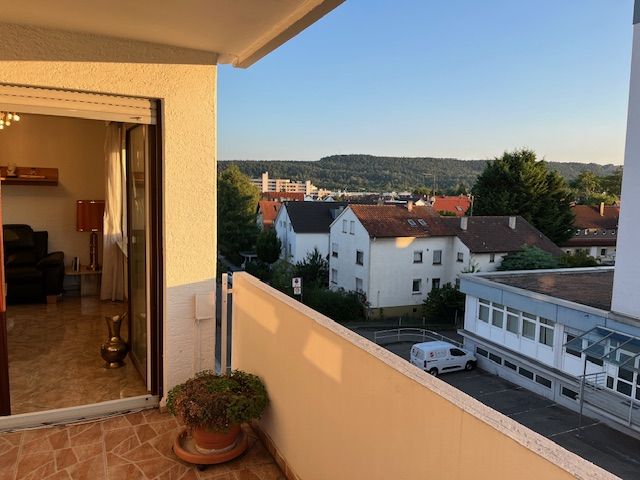 Modern möblierte 2,5 Zimmer Wohnung im Zentrum von Leonberg mit Balkon