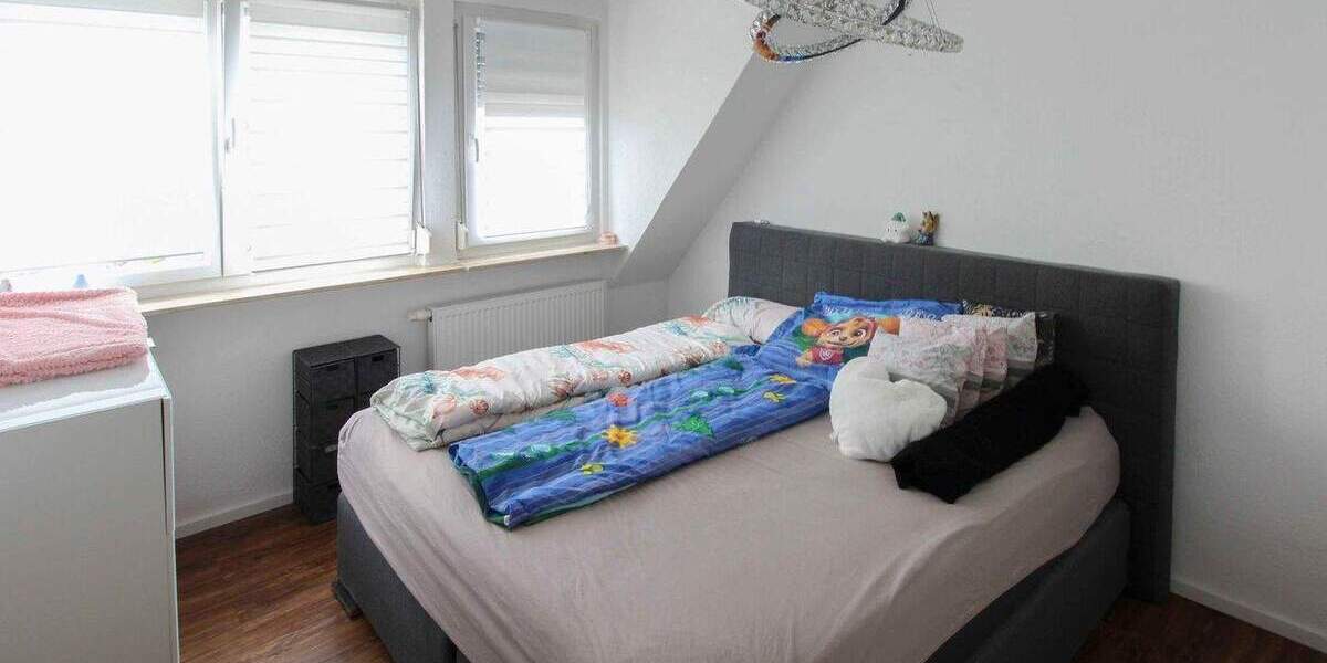 Hell, offen, großzügig - Dachgeschosswohnung mit Veranda & Stauraum 3 zimmer