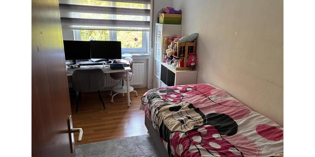 Schöne 4,5 Zimmer Wochnung mit Tollem Schnitt -Stilvoll Wohne 4 zimmer