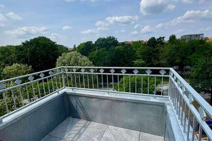 Wohnung zum Mieten in Berlin 2.662 € 121.06 m²