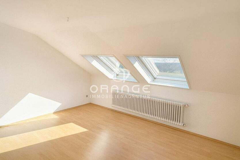 ** HELLE ZWEIZIMMER DACHGESCHOSS WOHNUNG ** - MIT BALKON IN BEGEHRTER LAGE IN STUTTGART-VAIHINGEN - 2 zimmer