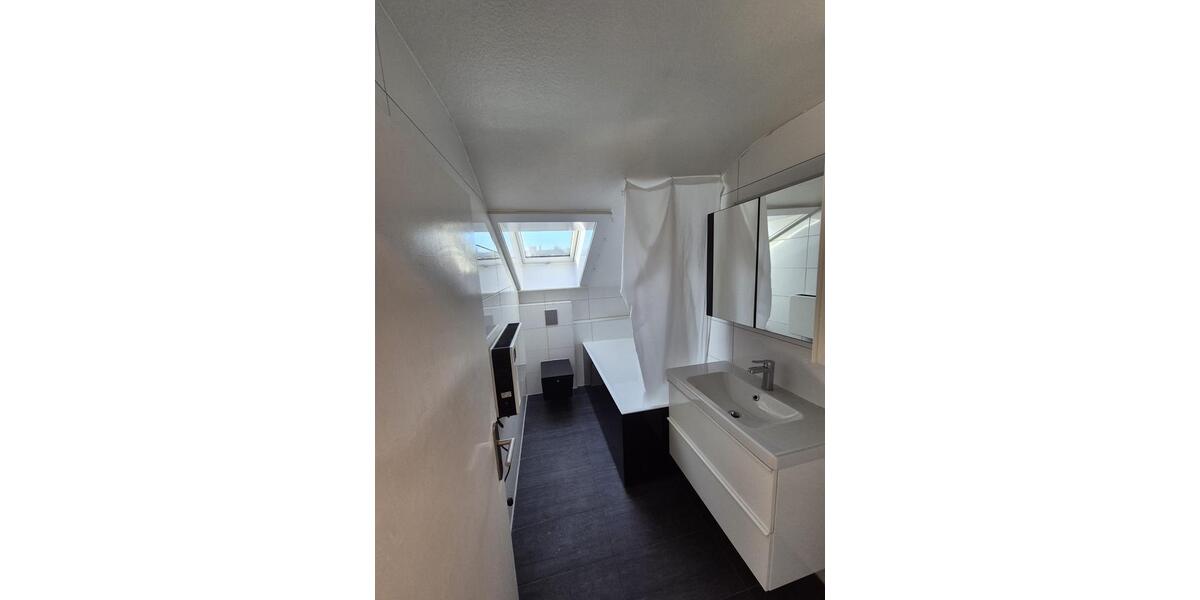 Dachgeschoßwohnung Stuttgart Zuffenhausen - 1 Zimmer, 42 m&sup2;, 900&euro; | Angebot:25219392