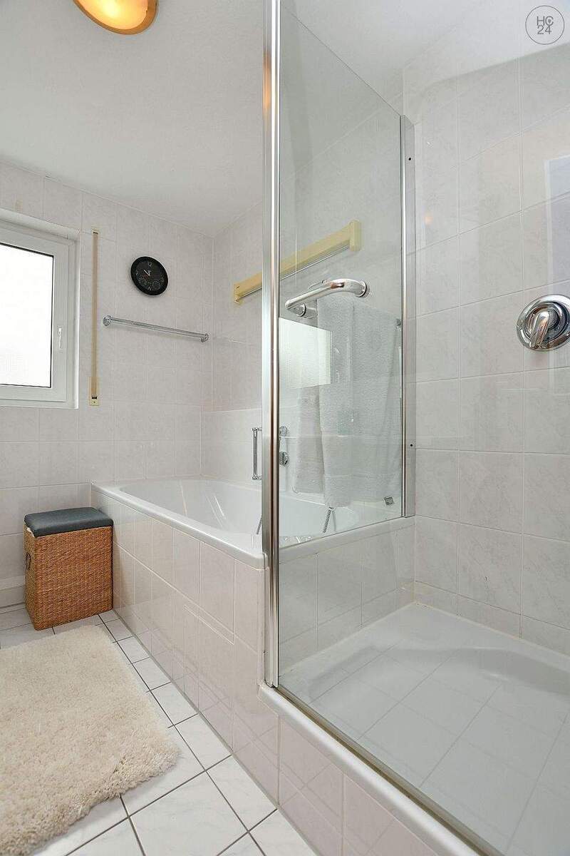 Sonnige, stilvoll möblierte Wohnung mit Balkon in Korntal 2 zimmer