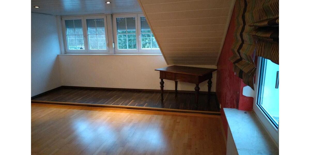 Dachgeschoßwohnung Winnenden - 2.5 Zimmer, 73 m&sup2;, 1.000&euro; | Angebot:25173145