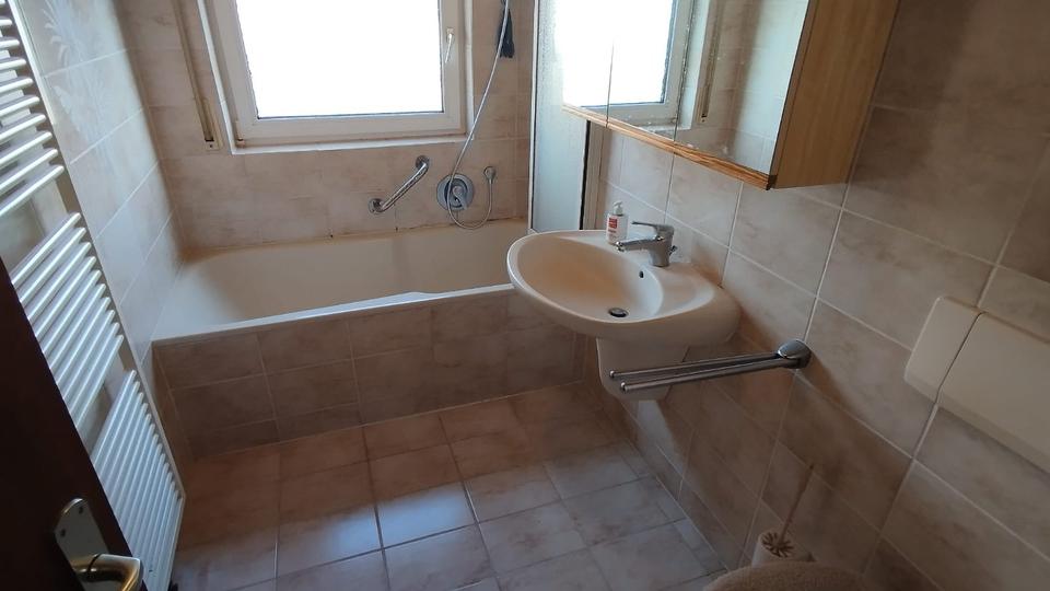 Mehrfamilienhaus, Wohnhaus Frickenhausen - 8 Zimmer, 150 m&sup2;, 610.000&euro; | Angebot:26990155