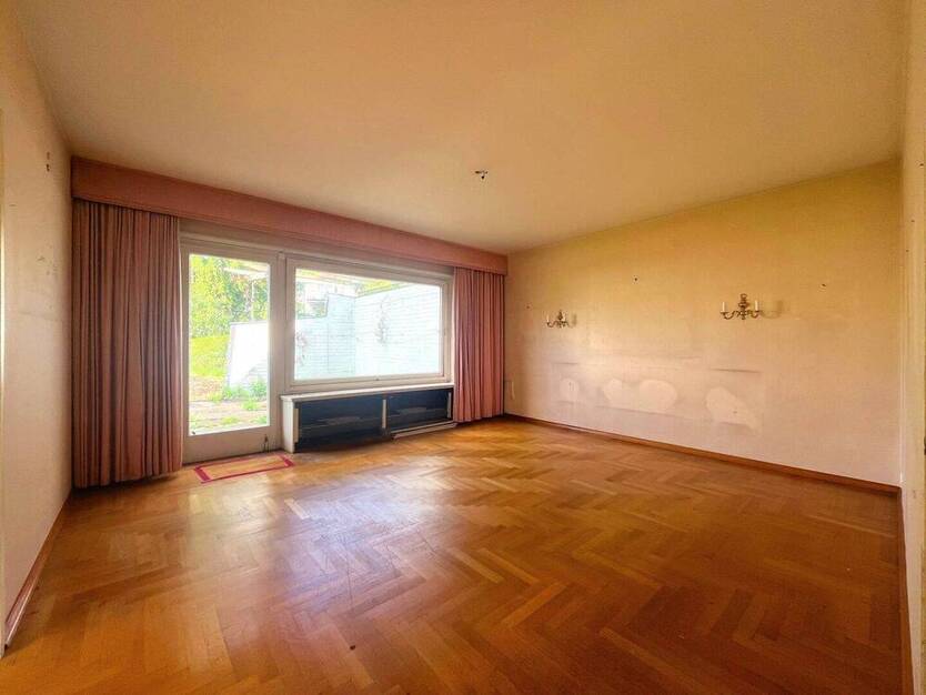S-Schönberg: 2-3-Familienhaus mit viel Potenzial in bester Lage!***