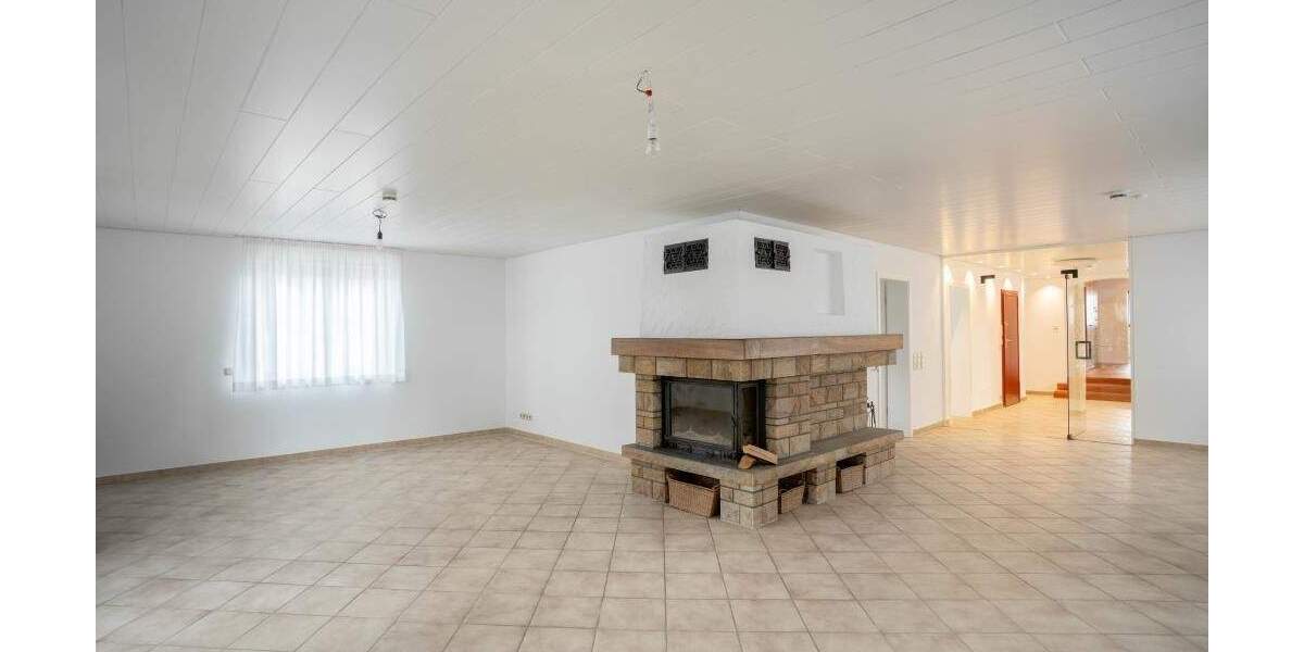 PROVISIONSFREI Grosszügige exklusive Wohnung, mit 2 Garagen in Zentrumsnähe Fellbach Rathaus 5 zimmer