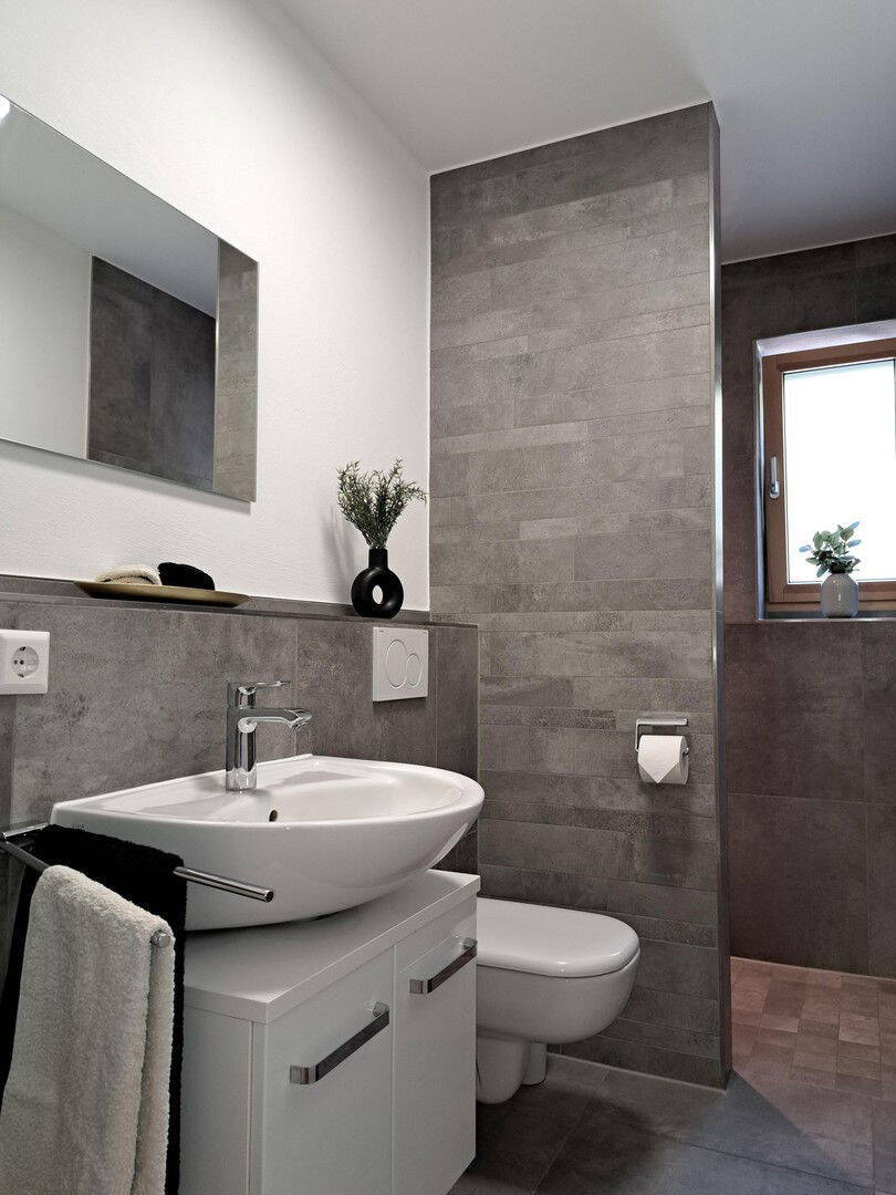 Hochwertige Doppelhaushälfte mit Pool und Sauna in ruhiger Lage von Gärtringen 6 zimmer