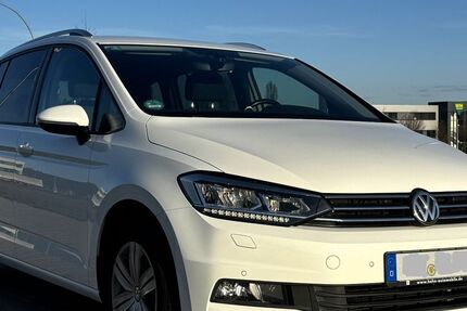 VW Touran 67.000 km 18.900 &euro; Fellbach 70736