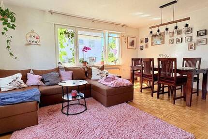 Freistehendes Haus mit 3 Wohnungen und großem Garten