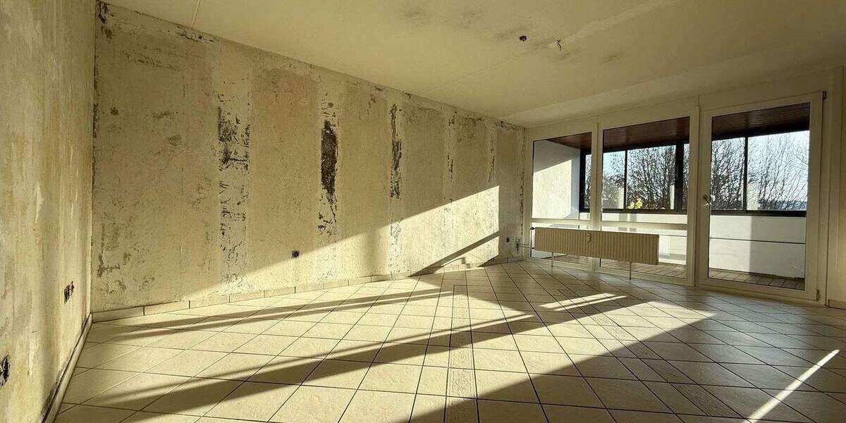 Großzügige 4 Zimmerwohnung in Neckarweihingen, teilrenoviert, Bad neu 4 zimmer