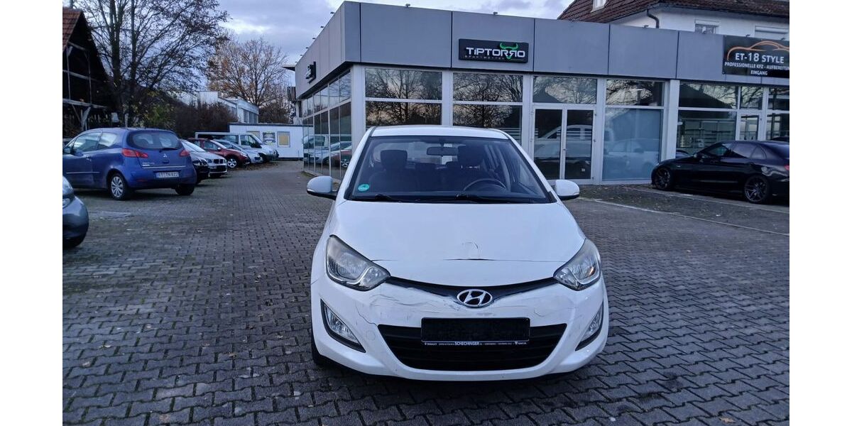 Hyundai i20 81.000 km 3.900 € Schorndorf 73614