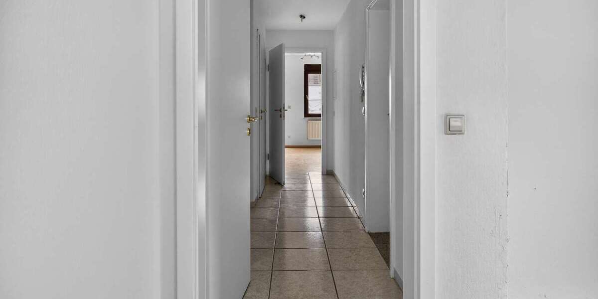 Seltene Gelegenheit: Gepflegtes 3-Familienhaus in Top-Wohnlage - Mehrfamilienhaus, Wohnhaus Stuttgart Zuffenhausen | Angebot:27083597