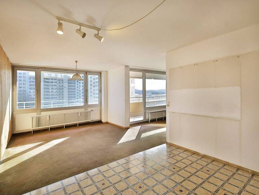 Großzügige, lichtdurchflutete Wohnung mit viel Gestaltungspotential