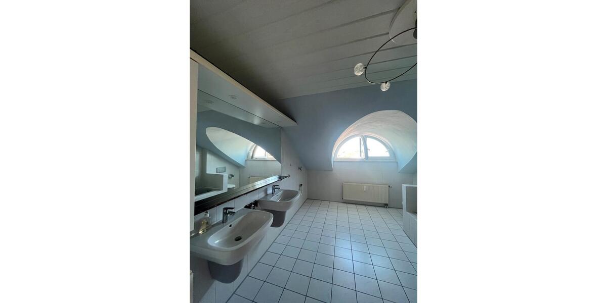 Dachgeschoßwohnung Fellbach Oeffingen - 4 Zimmer, 90 m&sup2;, 1.300&euro; | Angebot:26130840