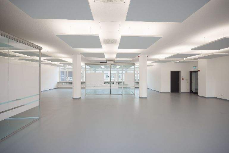 Moderne Bürofläche 870 m² mit Glaswänden, Küche & flexible Konditionen zimmer