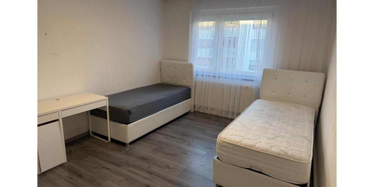 Etagenwohnung Esslingen am Neckar Pliensauvorstadt - 4 Zimmer, 110 m&sup2;, 1.500&euro; | Angebot:26271063
