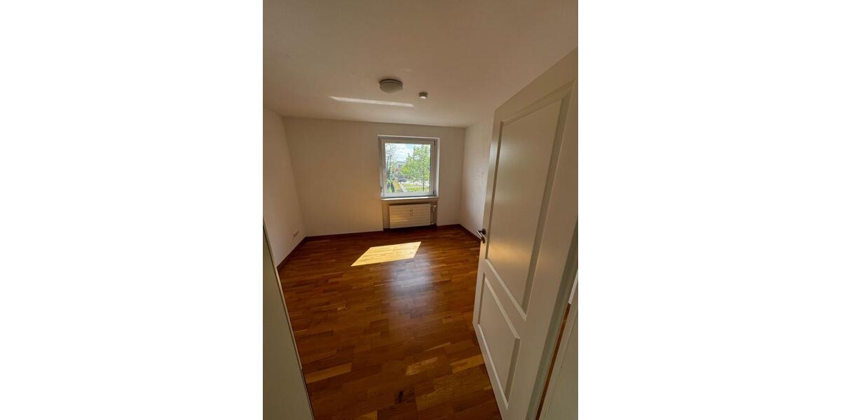 Renovierte 3-Zimmer-Wohnung mit Balkon in S-Botnang - 3- Stuttgart Botnang | Angebot:26296234