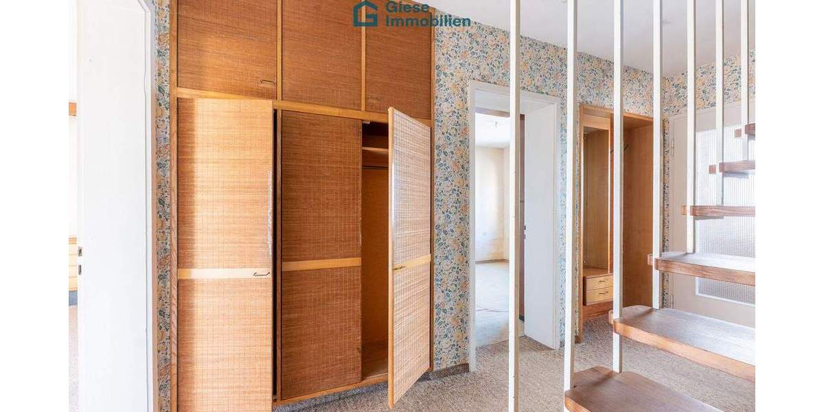 Freistehendes Ein-Zweifamilienhaus mit schönem Garten 8 zimmer