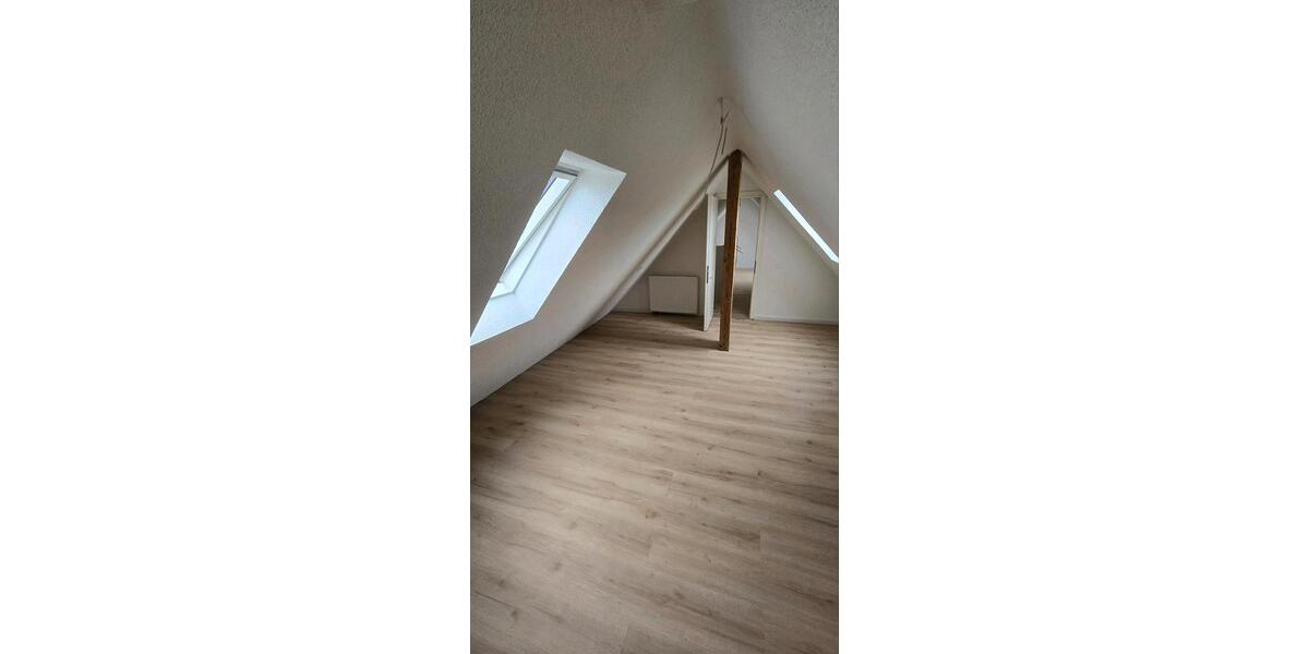 Dachgeschoßwohnung Ludwigsburg Oßweil - 4 Zimmer, 110 m&sup2;, 1.400&euro; | Angebot:26342825