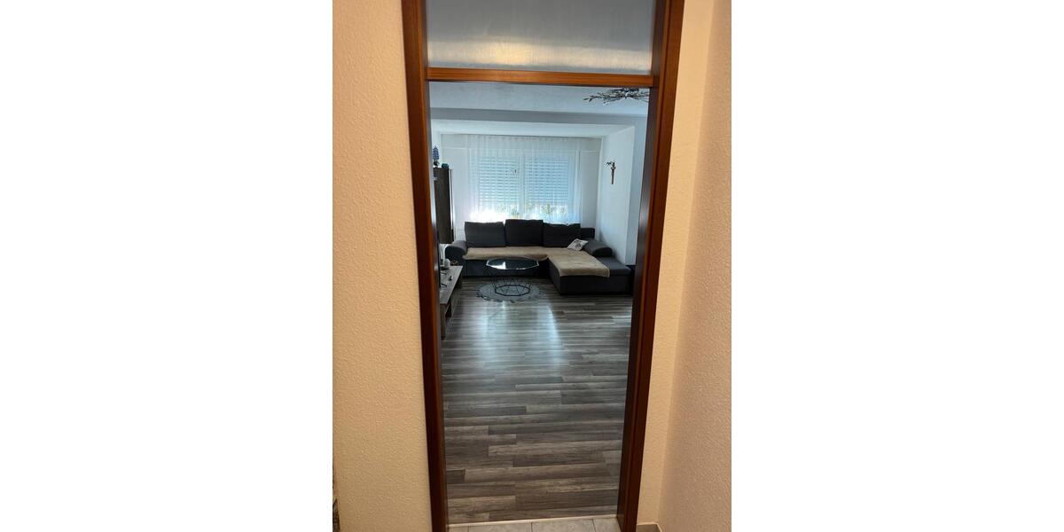 Privatverkauf: Gepflegte 2,5-Zi.-Whg. mit großem Sonnenbalkon +TG 2.5 zimmer