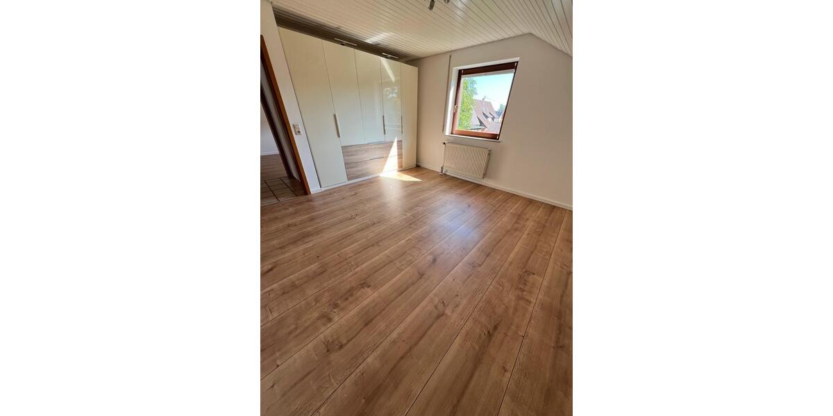 Dachgeschoßwohnung Filderstadt - 3 Zimmer, 68 m&sup2;, 950&euro; | Angebot:25219830