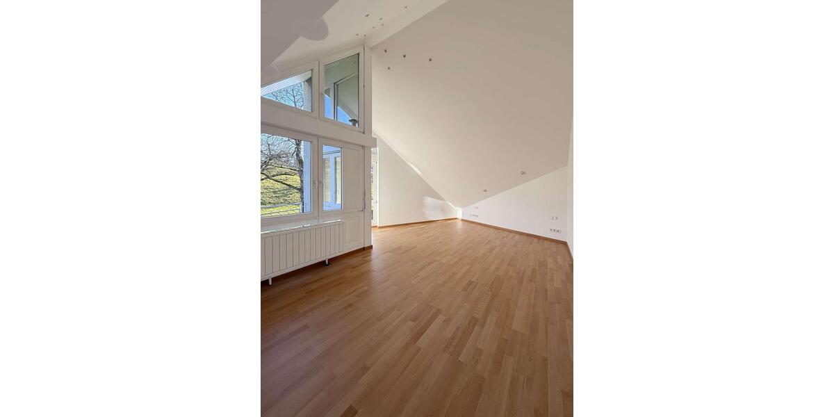 Einfamilienhaus Nürtingen - 5.5 Zimmer, 175 m&sup2;, 2.700&euro; | Angebot:24571134