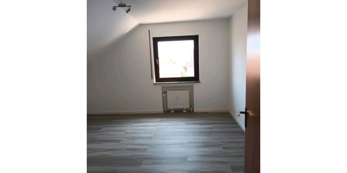 Dachgeschoßwohnung Wolfschlugen - 2 Zimmer, 60 m&sup2;, 750&euro; | Angebot:26336080